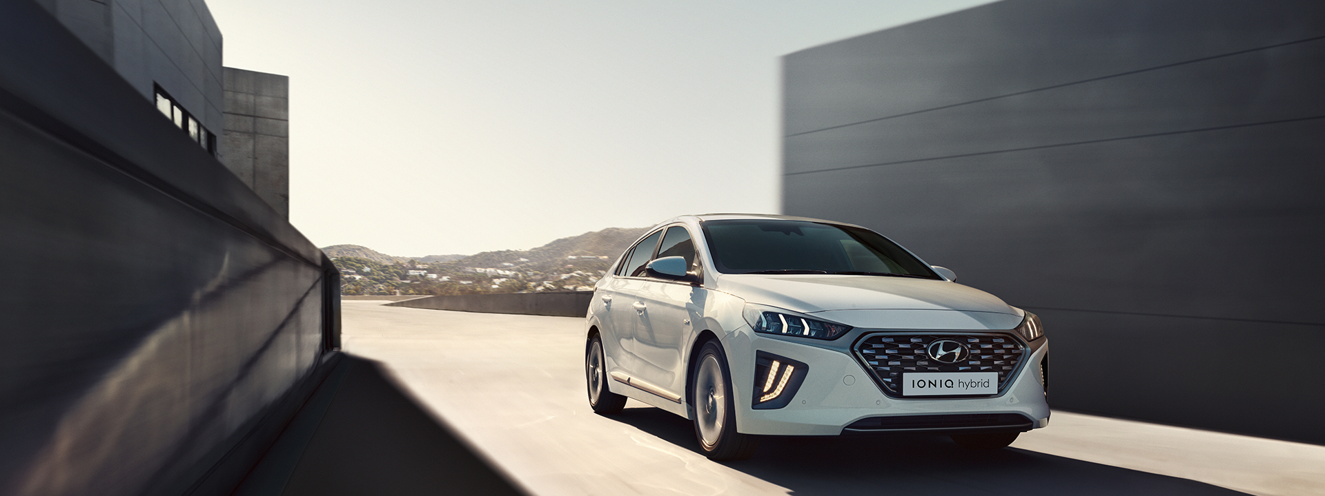 Hyundai_IONIQ_HEV_Desktop_1920x720.jpg