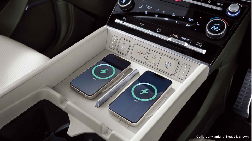 Hyundai_Santafe_ICE_2025_Interior_Hotspot_Charging_Pad_965x542_04.jpg