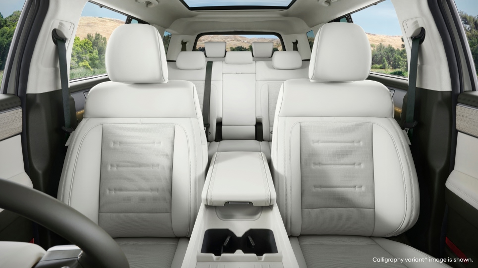 Hyundai_Santafe_ICE_2025_Interior_Hotspot_Space_965x542_01.jpg