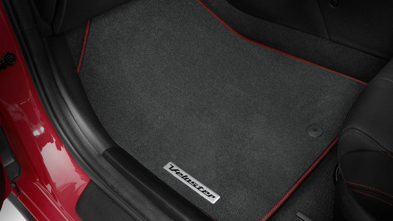 Hyundai_Veloster_accessories_FloorMatsRedStitch_igniteflame_800x450.jpg
